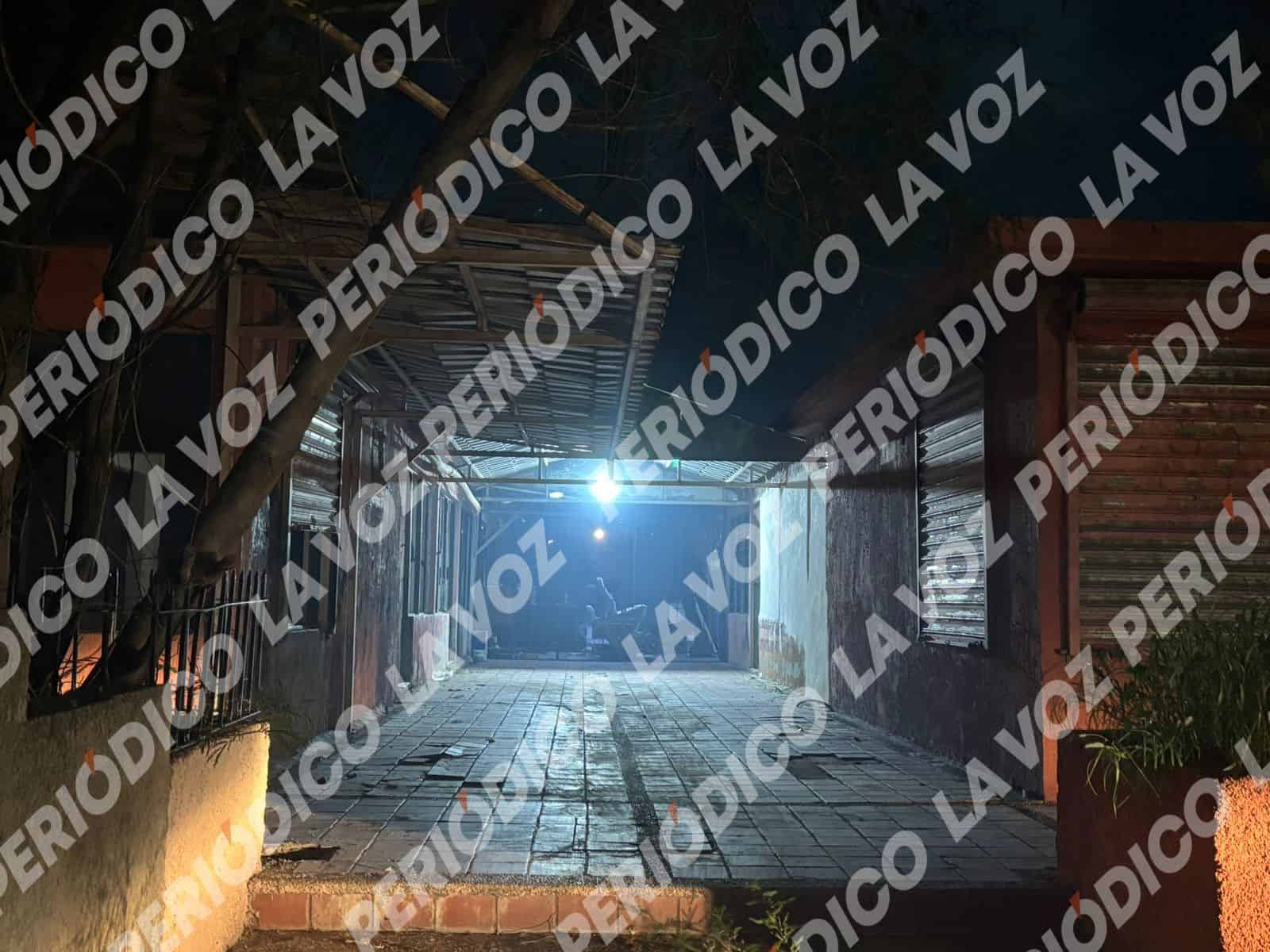 Bomberos controlan incendio en locales abandonados de Monclova
