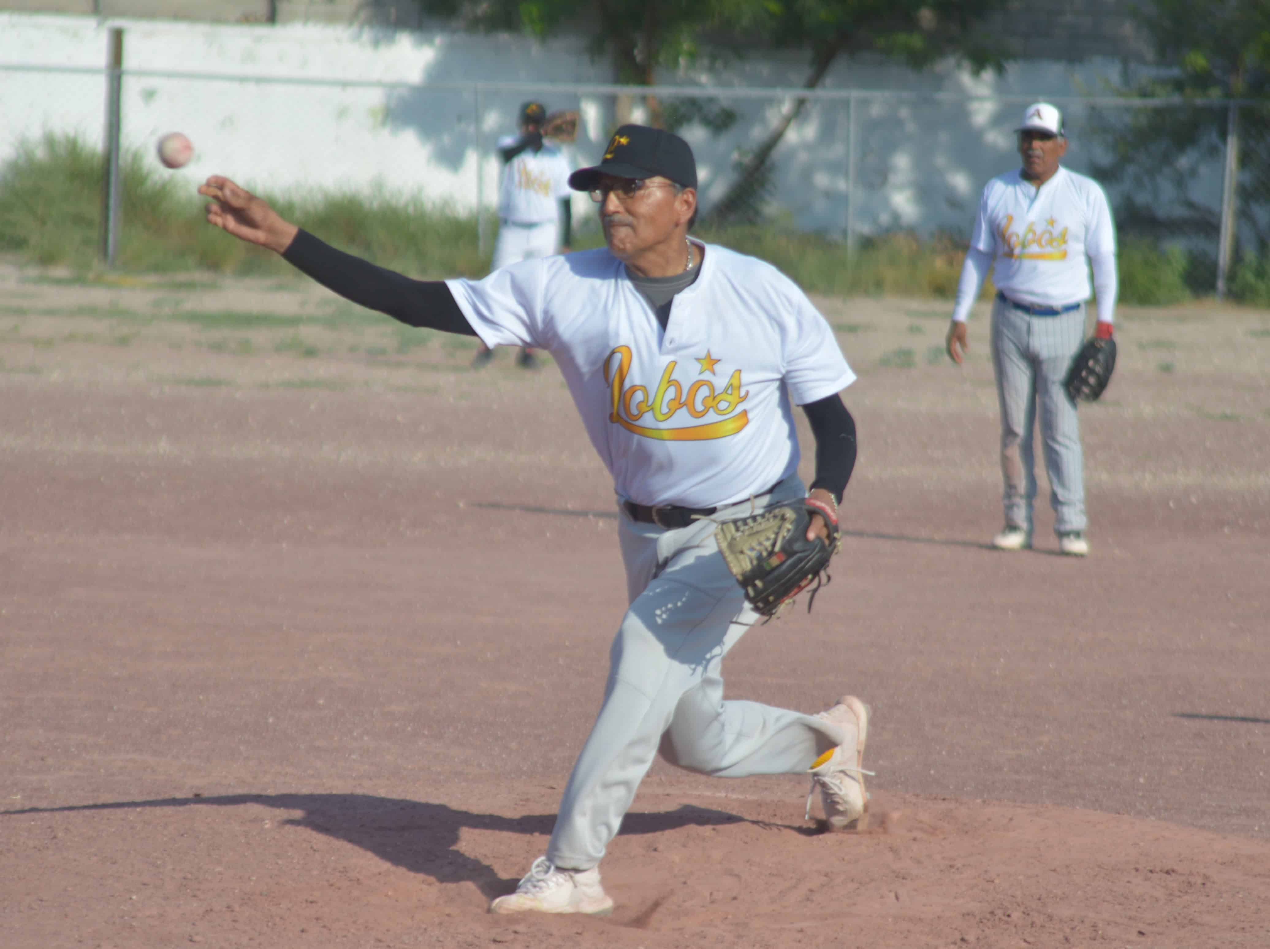Lobos vencen a Estancias 8-7 en la Liga de B&eacute;isbol 60 a&ntilde;os y m&aacute;s