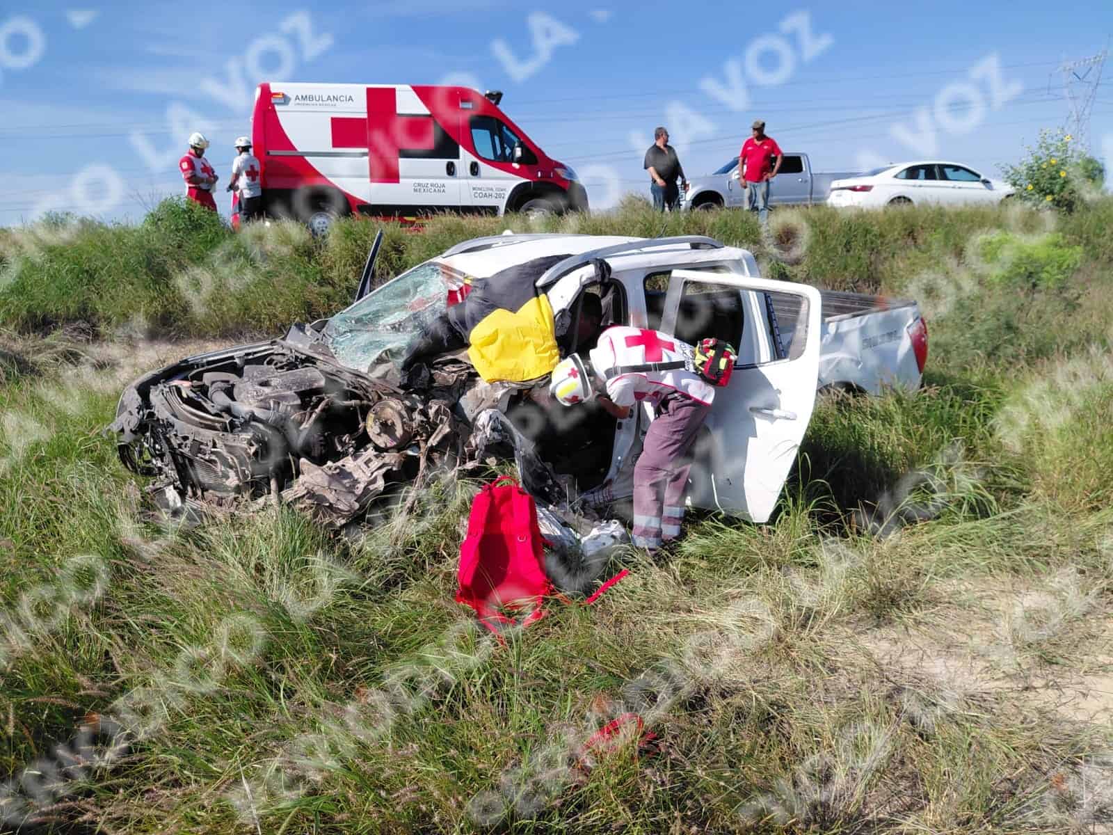 Camioneta de Ignacio N choca contra tractocami&oacute;n en carretera federal 53