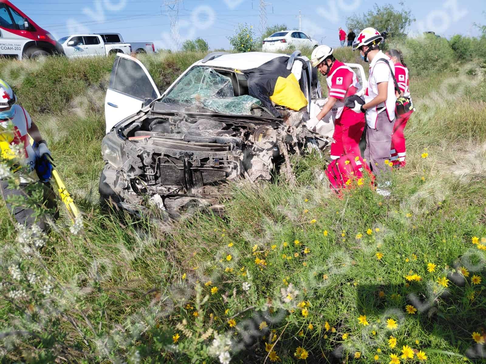 Camioneta de Ignacio N choca contra tractocami&oacute;n en carretera federal 53