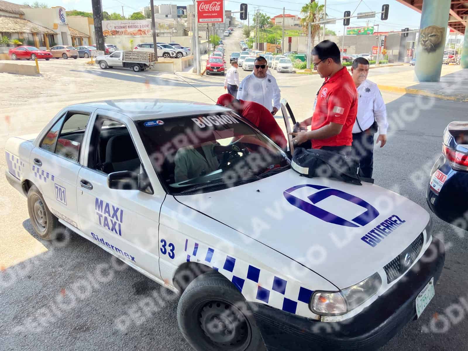 Auxilian a taxista con posible golpe de calor