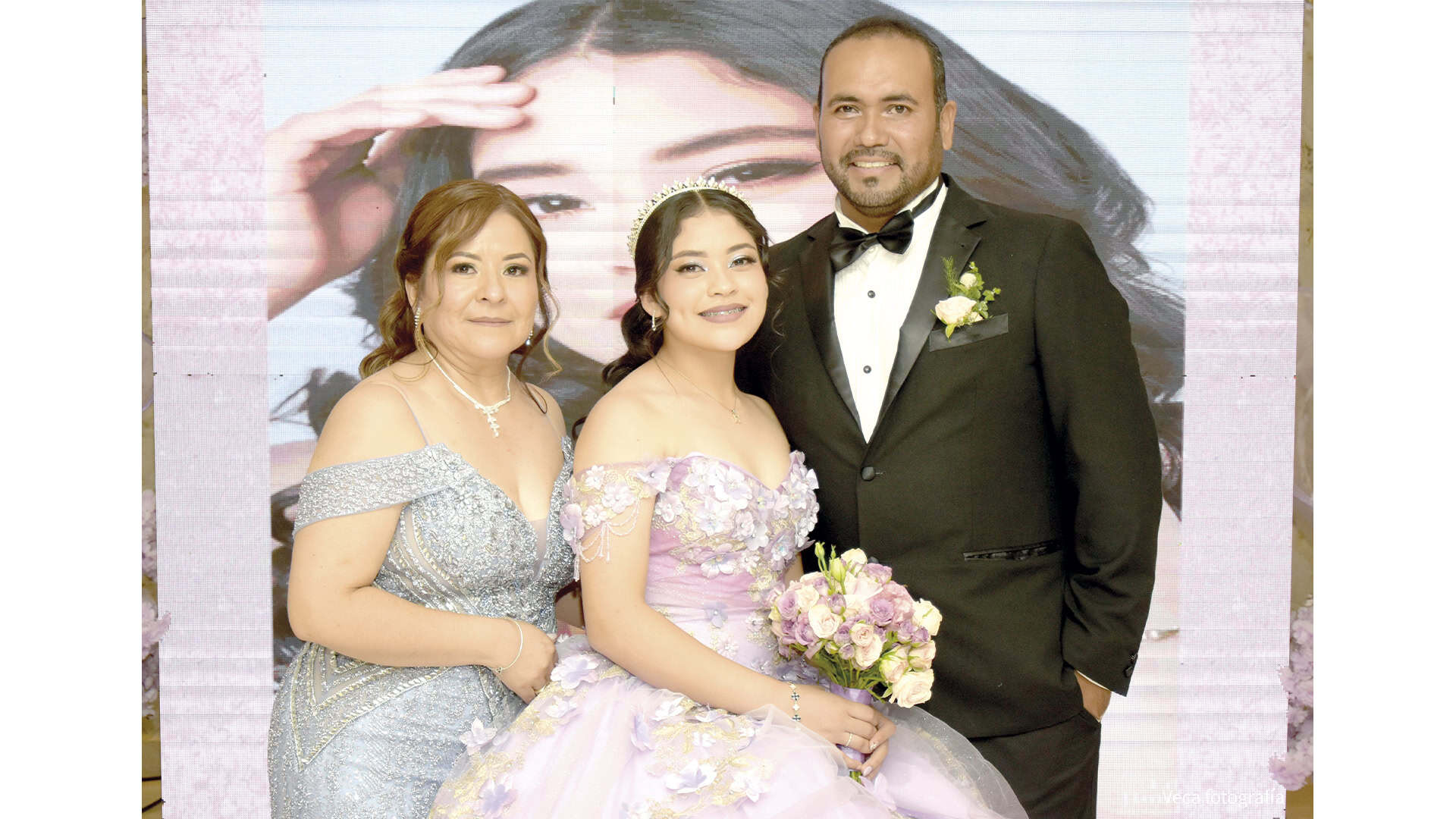 Regina Morales celebra sus XV a&ntilde;os rodeada de familia en Coahuila
