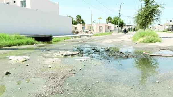 Frontera: vecinos denuncian falta de atenci&oacute;n de SIMAS por drenaje colapsado
