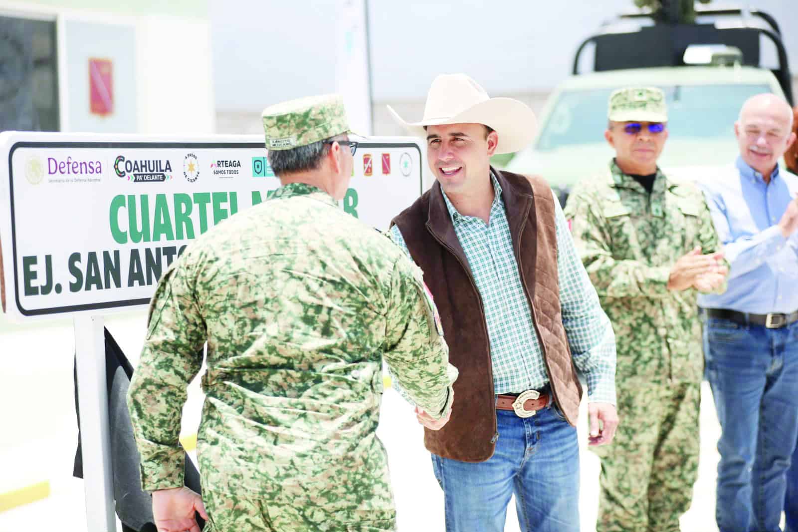 Manolo Jim&eacute;nez entrega nuevo cuartel militar en Arteaga para fortalecer la seguridad