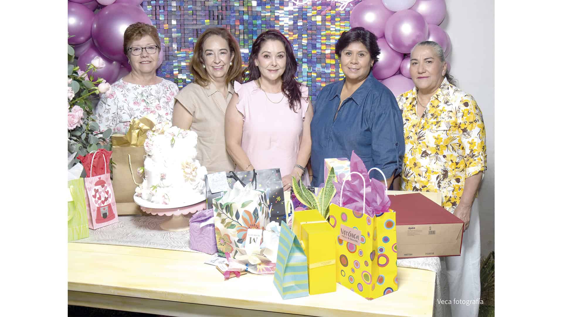 Norma Villarreal celebra su cumplea&ntilde;os rodeada de familiares y amigos