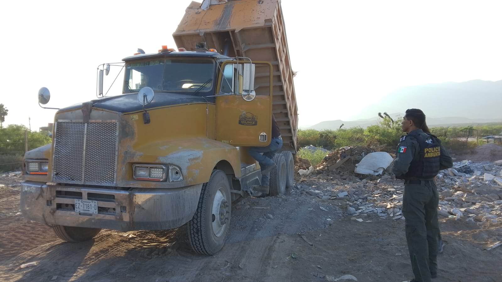 Polic&iacute;a Ambiental detiene a 17 personas por arrojar basura en Saltillo