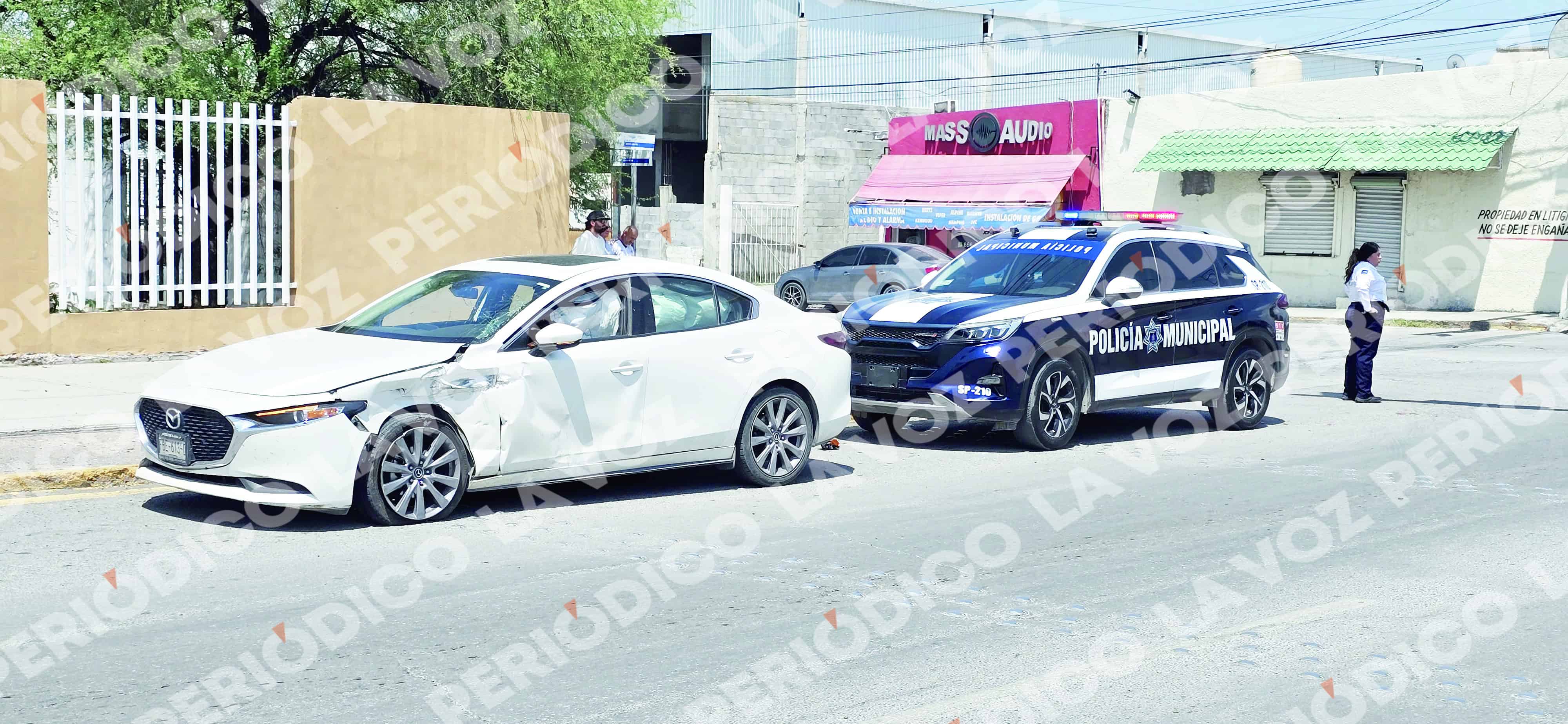 Accidente entre Mazda y Toyota deja p&eacute;rdidas totales en Monclova
