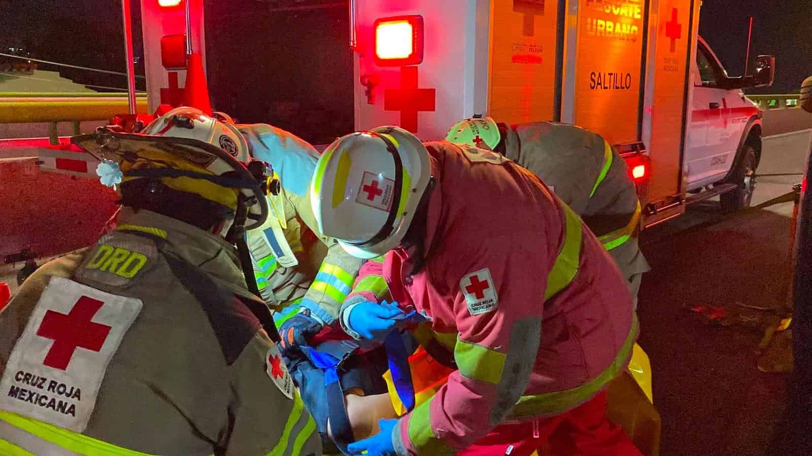Accidente en El Sarape: mujer lesionada tras perder el control
