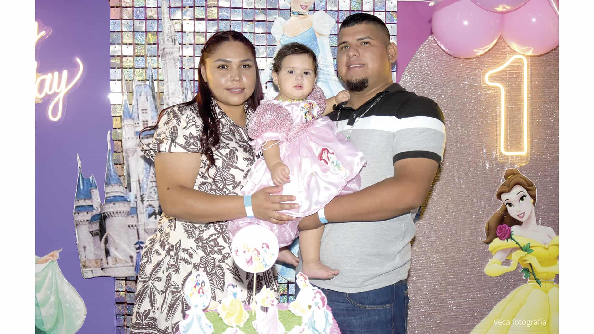 Ailani San Miguel celebra su primer cumplea&ntilde;os y bautizo