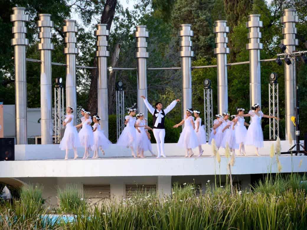 Cientos de saltillenses disfrutan del Festival Internacional de las Artes