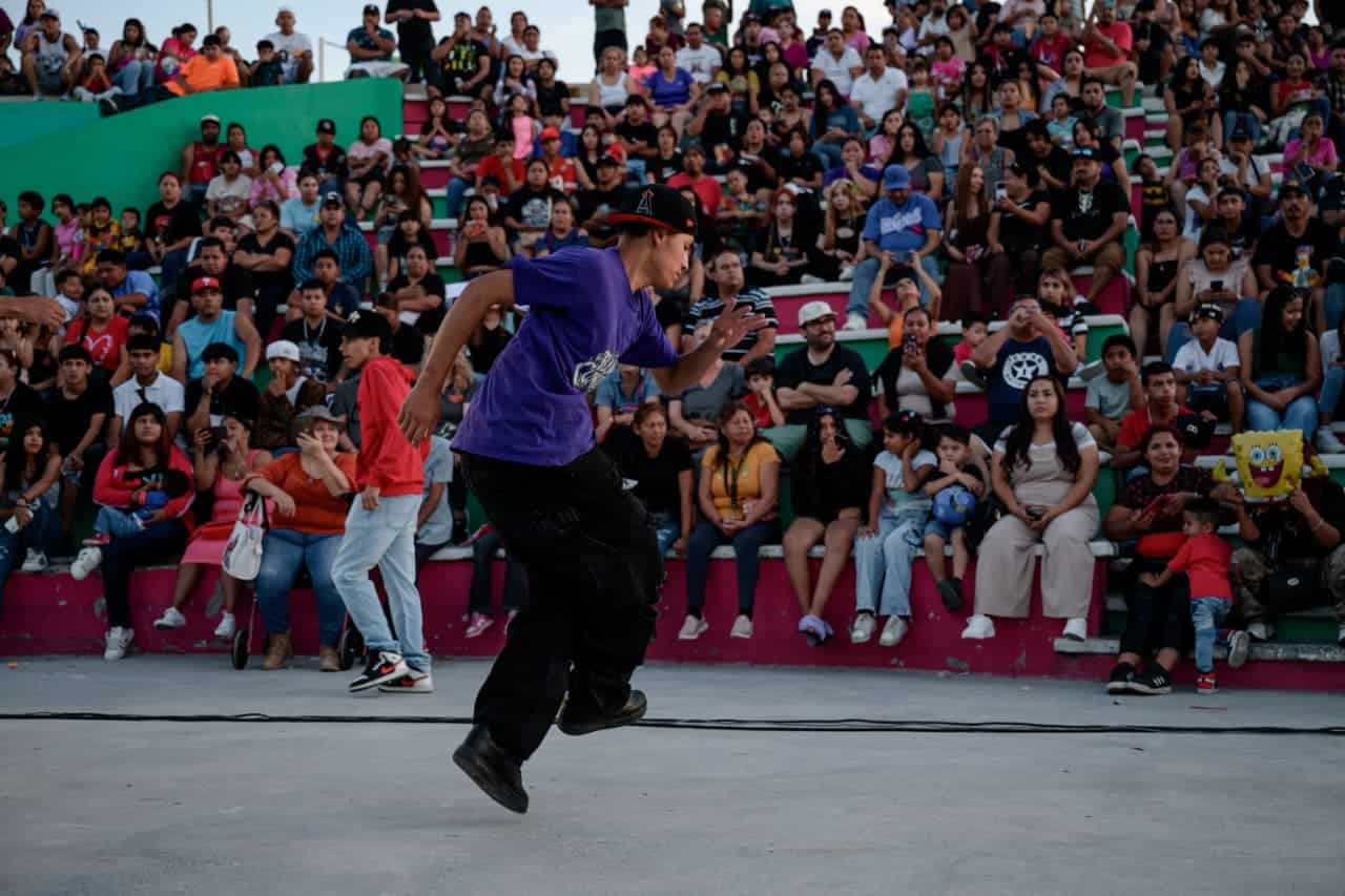 Cientos de saltillenses disfrutan del Festival Internacional de las Artes