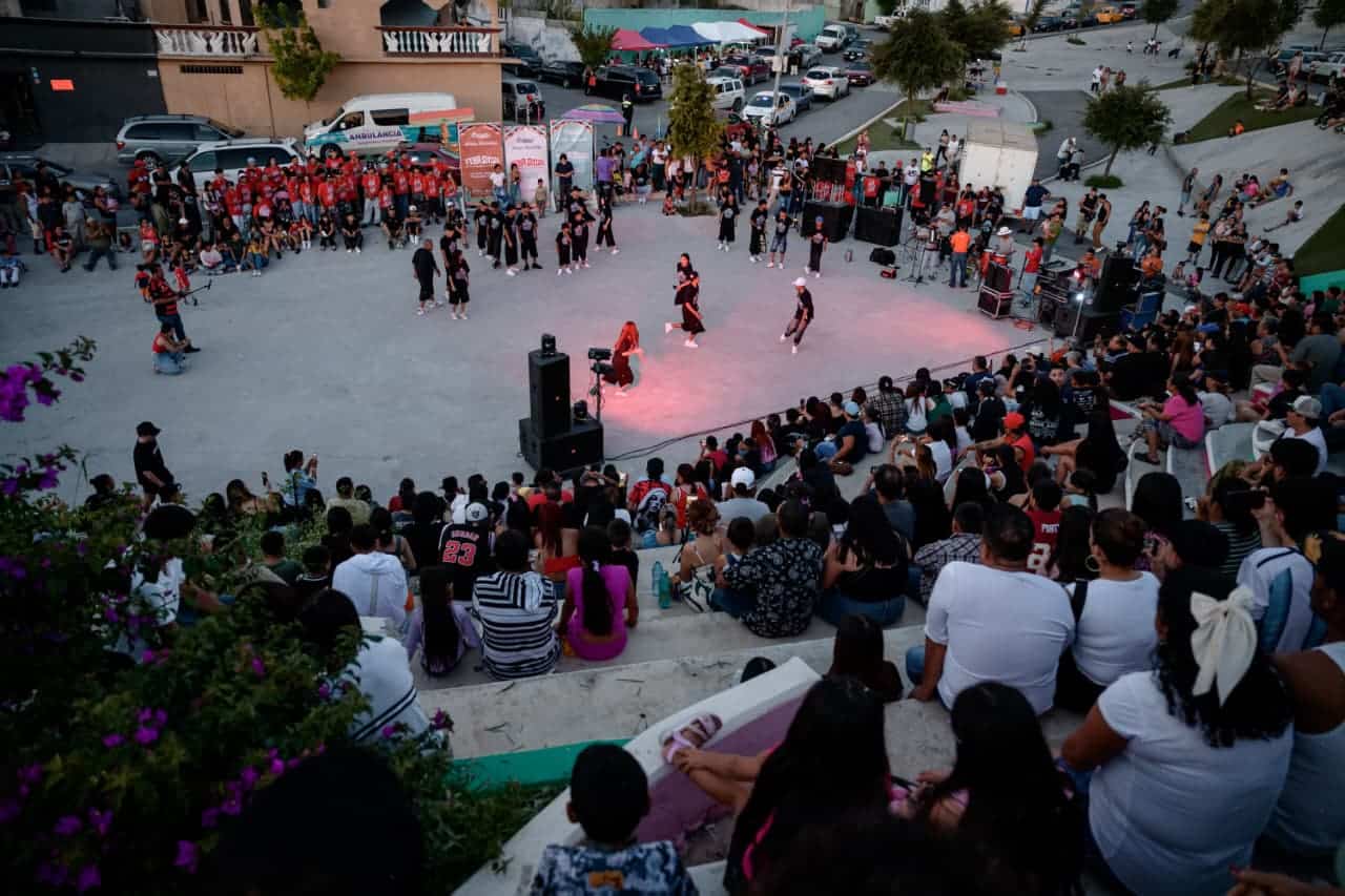 Cientos de saltillenses disfrutan del Festival Internacional de las Artes