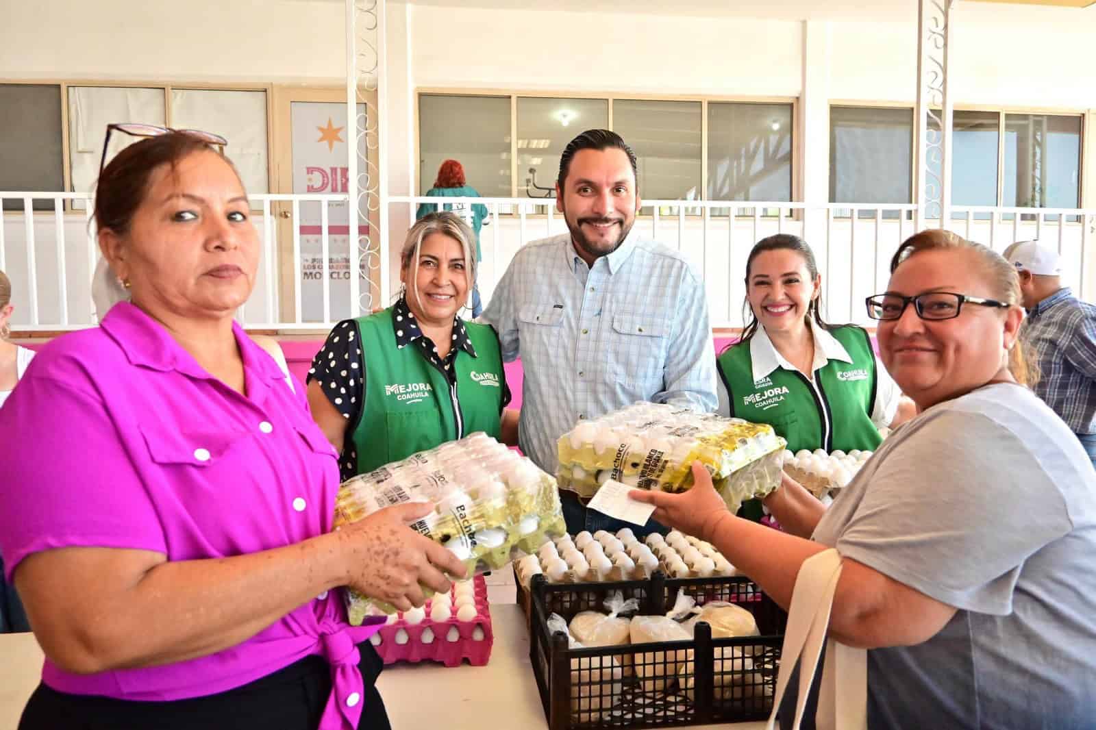 Monclova: Mercadito Mejora ofrece productos b&aacute;sicos a familias