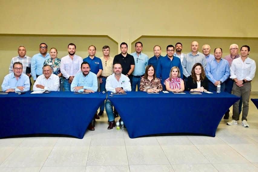 Carlos Villarreal se re&uacute;ne con CFE para mejorar servicios en Monclova