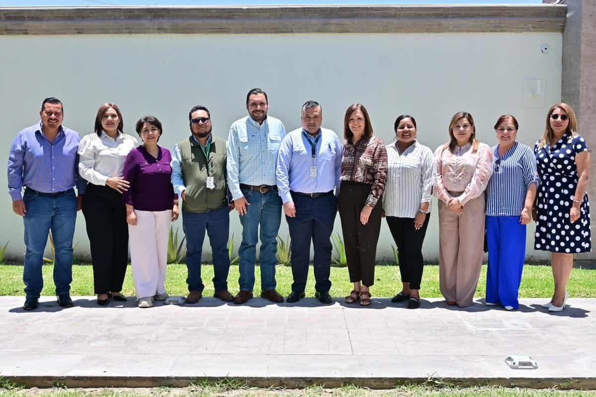 Carlos Villarreal se re&uacute;ne con CFE para mejorar servicios en Monclova
