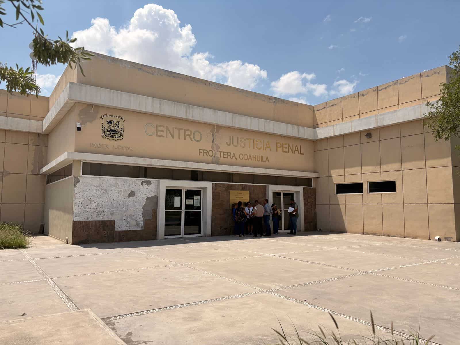 El&iacute;as N enfrenta acusaciones tras nacimiento de beb&eacute; en ambulancia en Coah.
