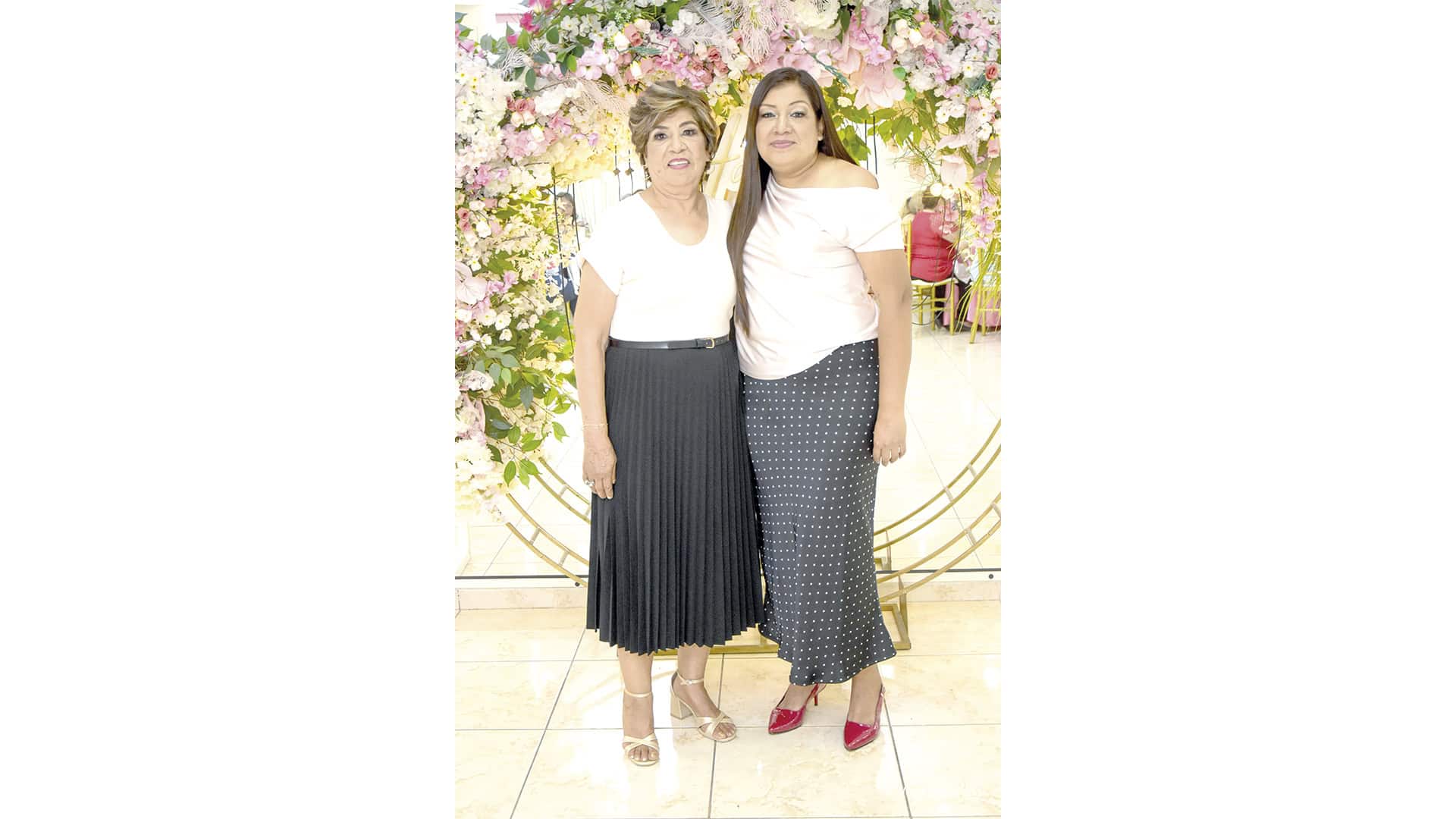 Socorro Vázquez celebra su cumpleaños 70 rodeada de su familia Socorro Vázquez celebra su cumpleaños 70 rodeada de su familia
