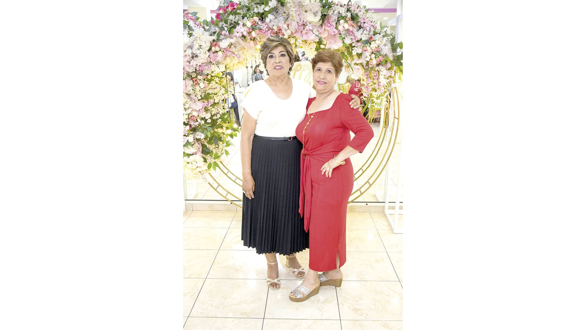 Socorro Vázquez celebra su cumpleaños 70 rodeada de su familia Socorro Vázquez celebra su cumpleaños 70 rodeada de su familia