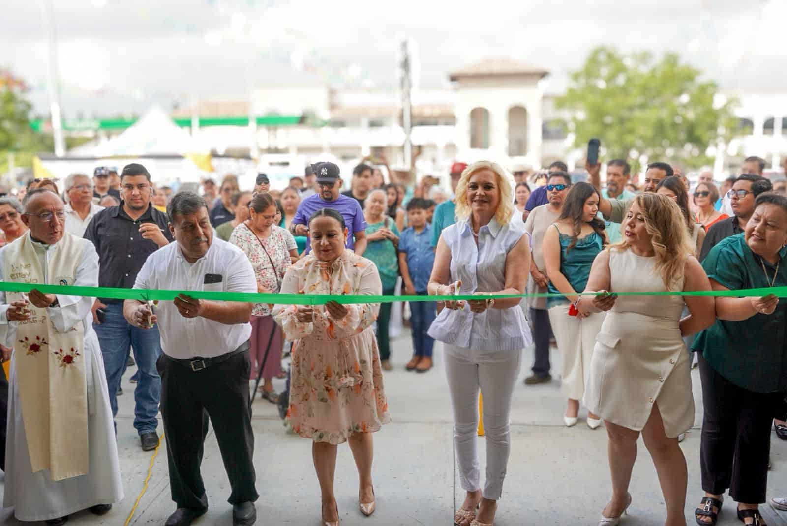 M&uacute;zquiz celebra la inauguraci&oacute;n de Abarrotes La Oferta