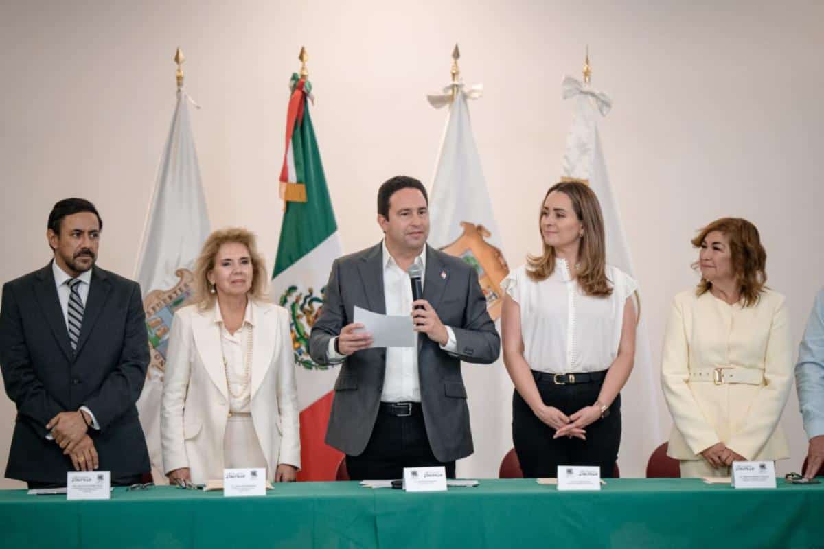 Javier D&iacute;az Gonz&aacute;lez toma protesta a nuevo Comit&eacute; en Saltillo