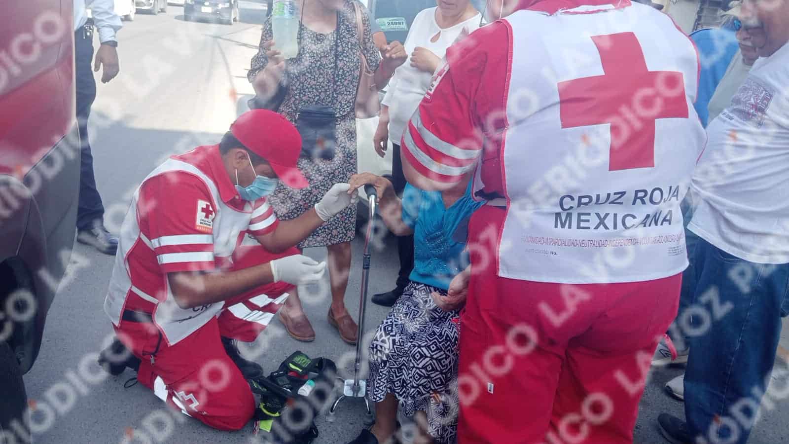Mujer mayor sufre descompensaci&oacute;n en Banco del Bienestar de Monclova