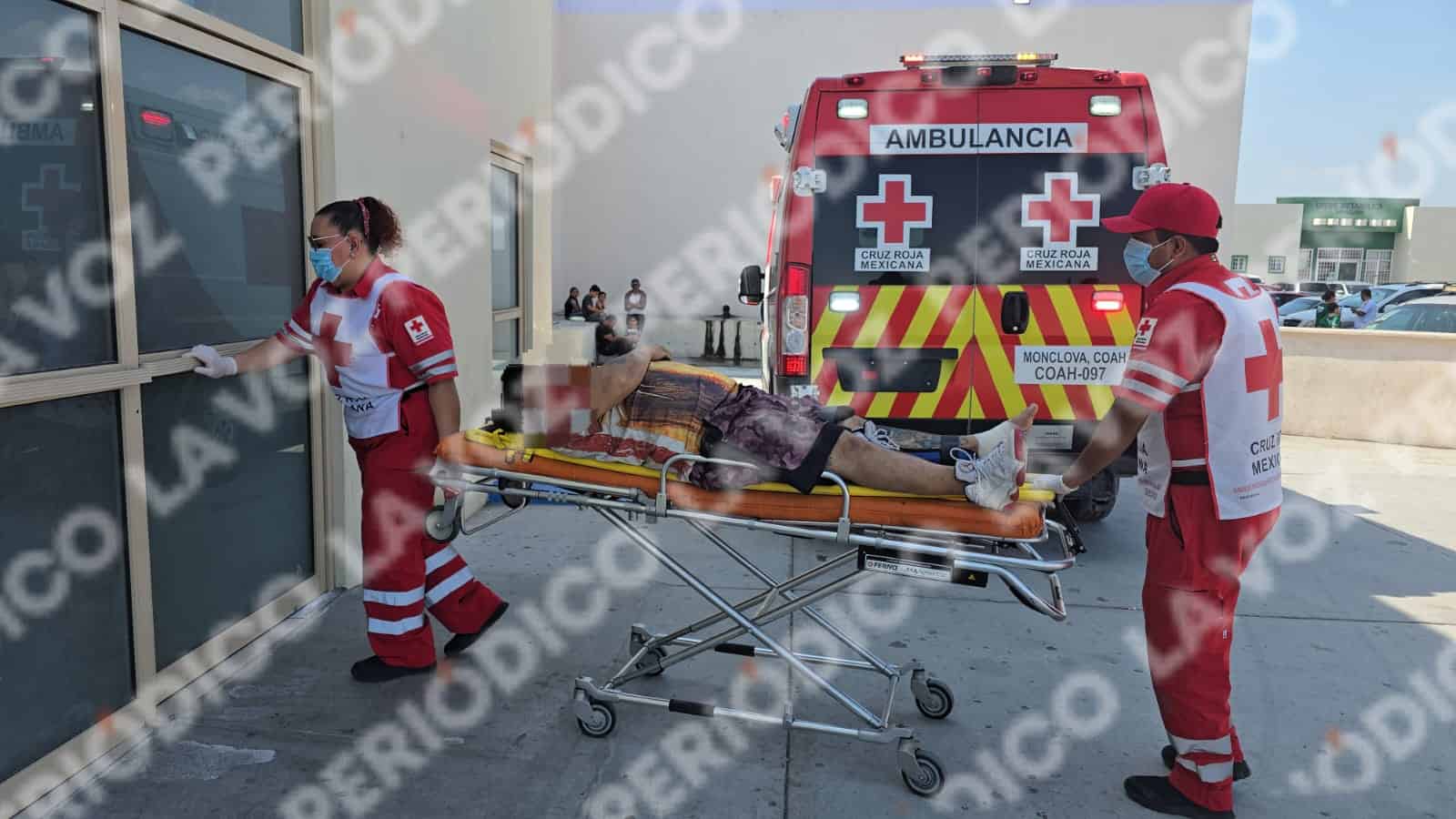 Accidente en Monclova: pareja en motocicleta hospitalizada
