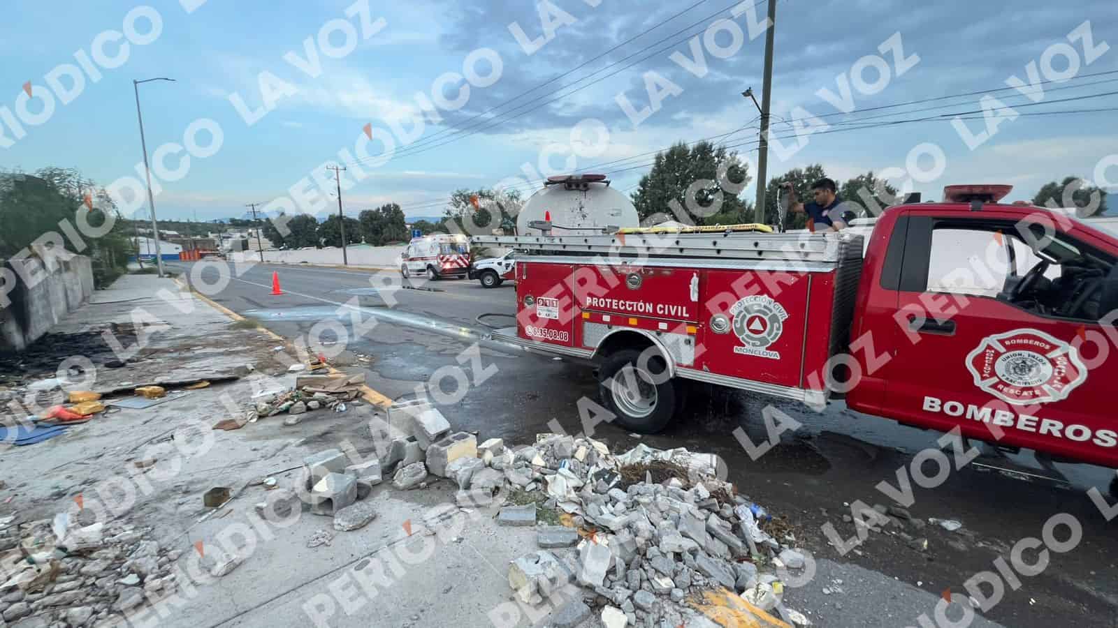 Bomberos de Monclova controlan incendio en terreno bald&iacute;o