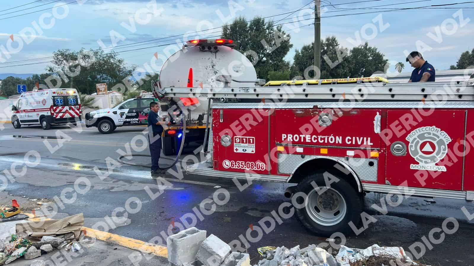 Bomberos de Monclova controlan incendio en terreno bald&iacute;o