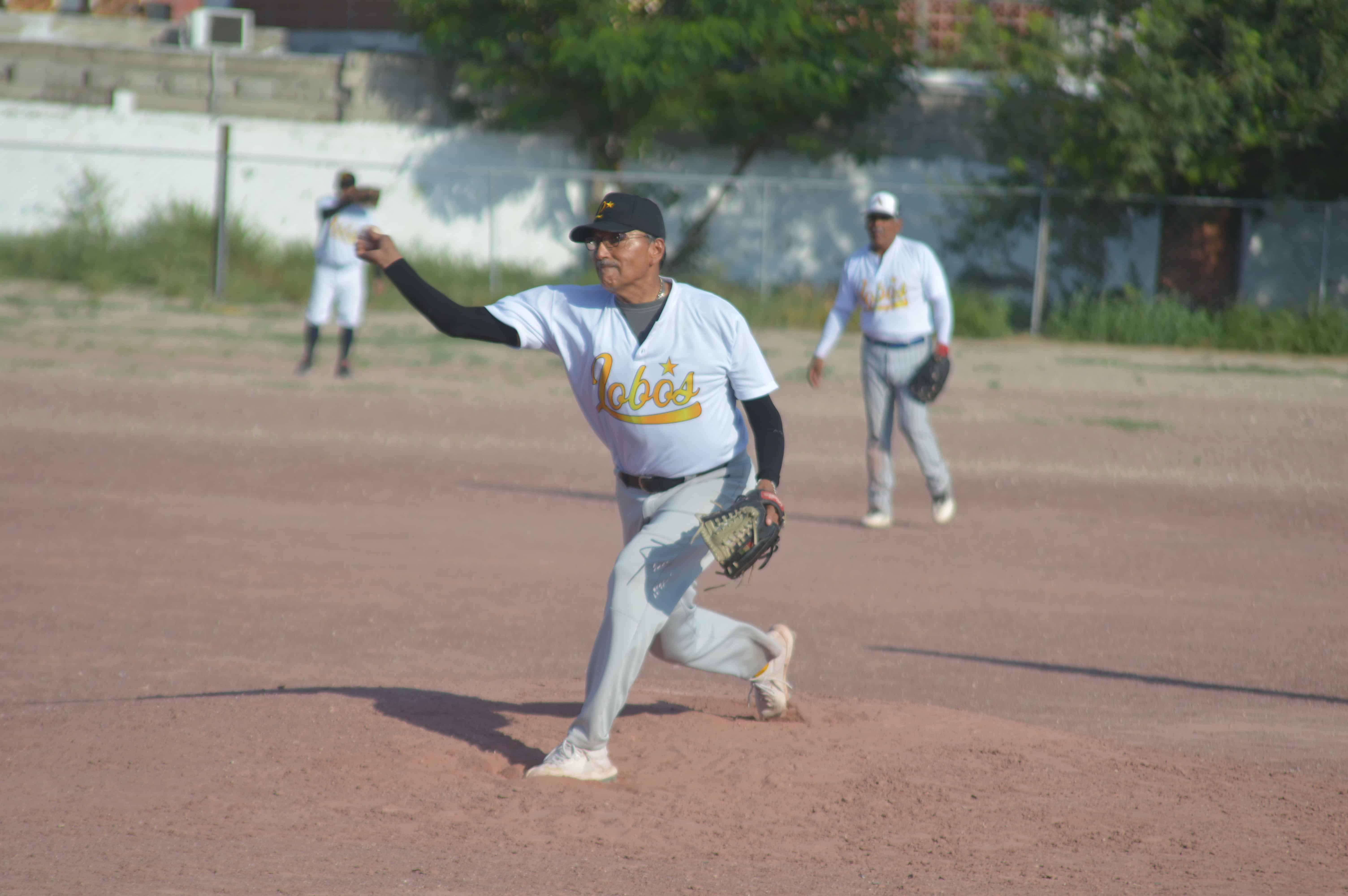 Astros y Lobos comparten liderato en Liga de B&eacute;isbol 60 A&ntilde;os y M&aacute;s