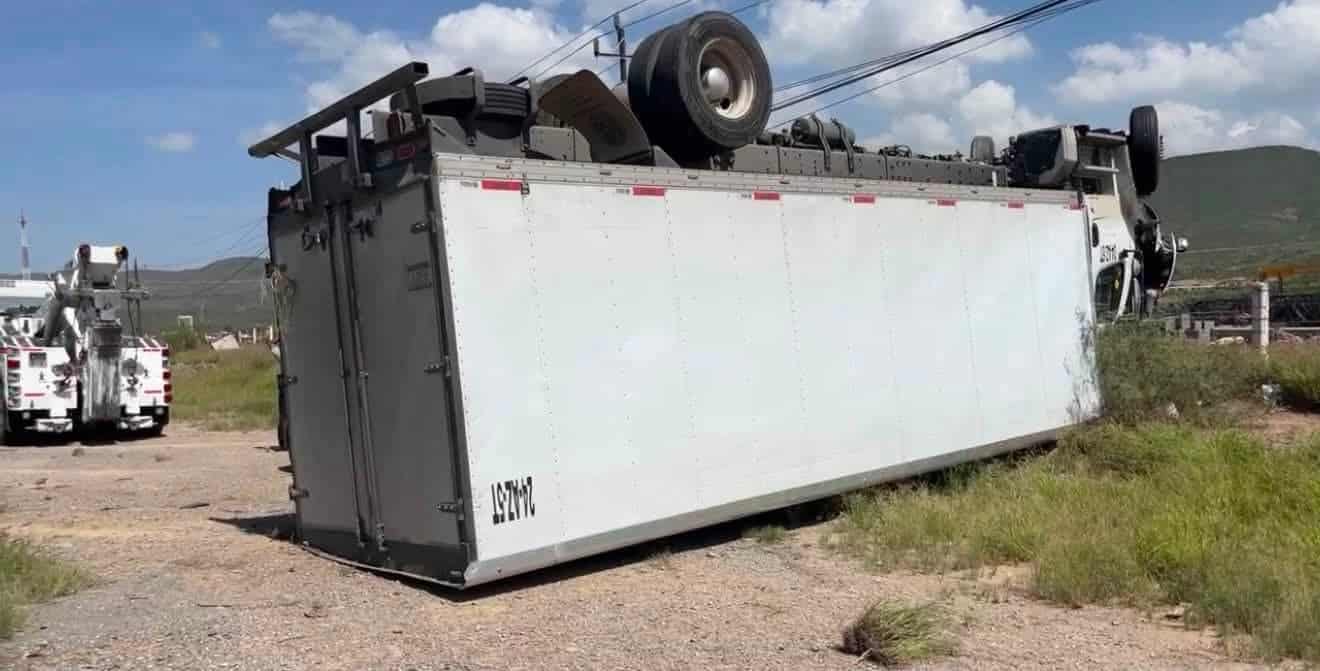 Conductor lesionado tras accidente de camión en Saltillo Conductor lesionado tras accidente de camión en Saltillo