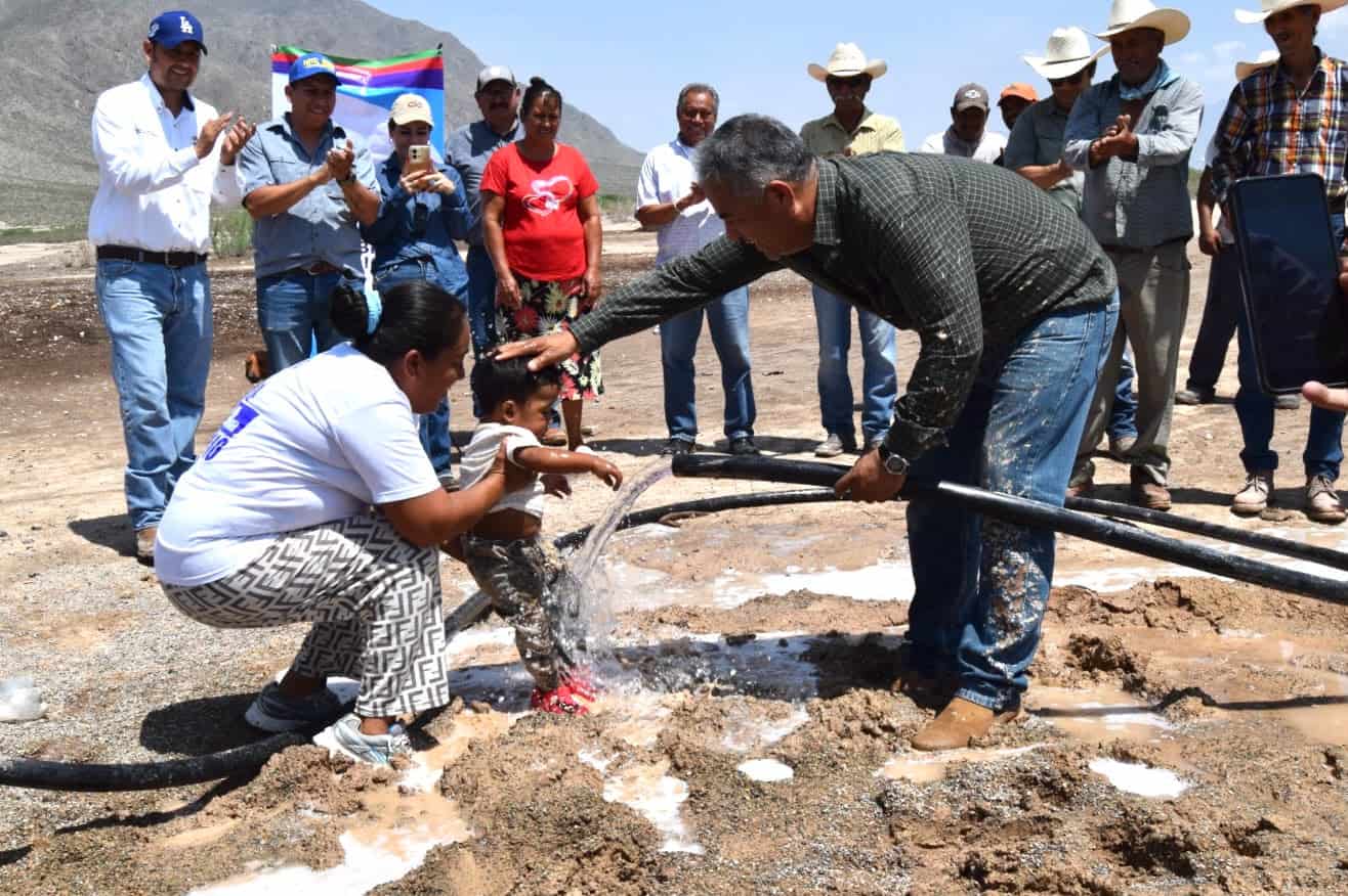 Víctor Leija entrega nuevo pozo de agua en Cuatro Ciénegas