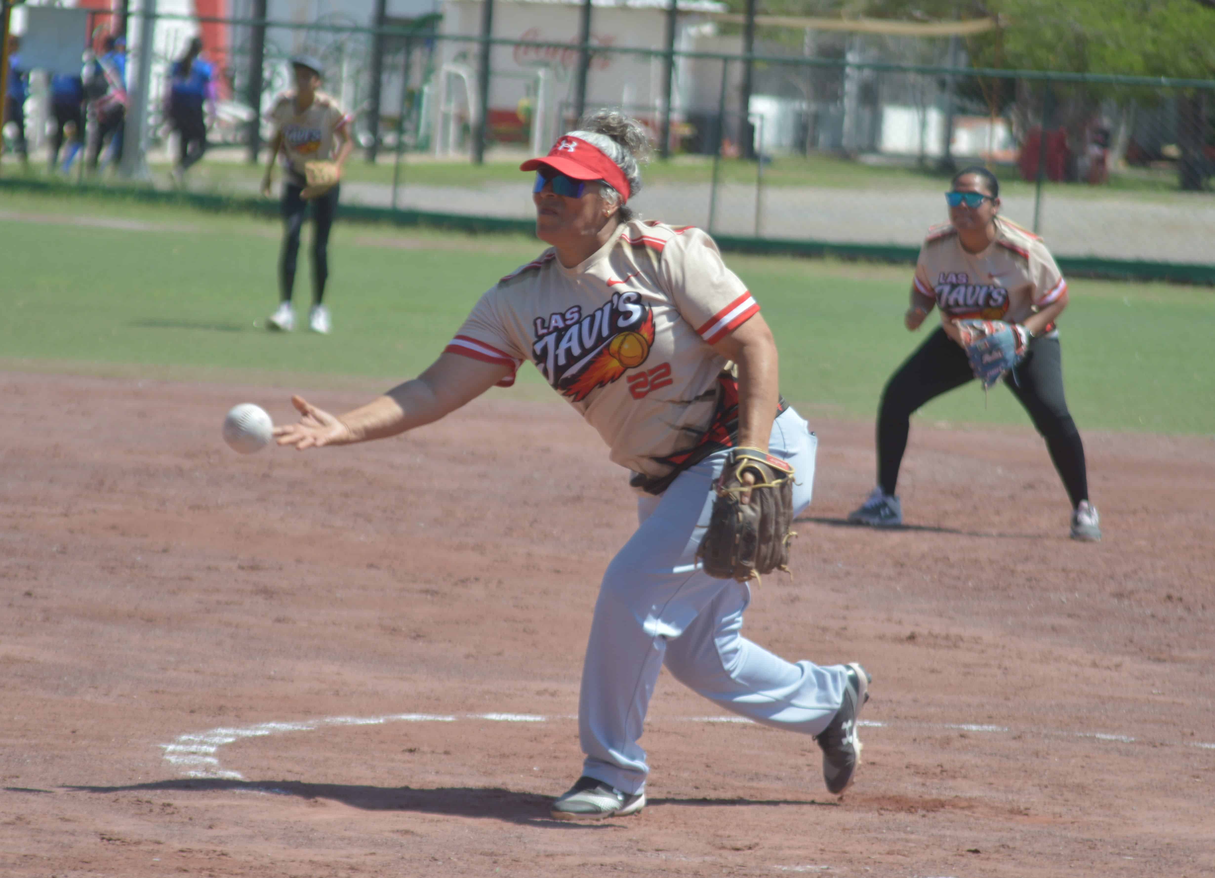 Las Javis derrotan a Diablas y avanzan a la final en Frontera