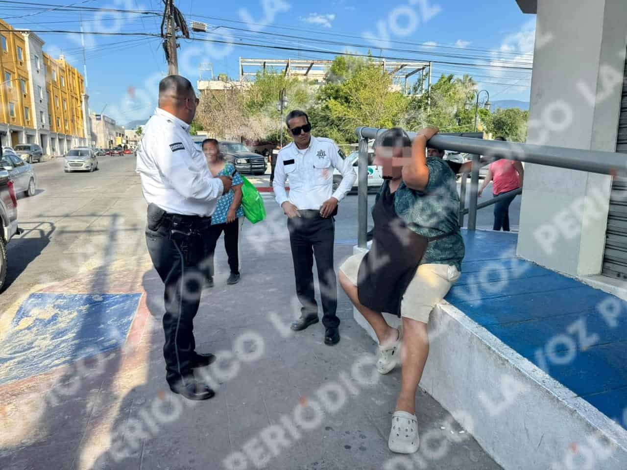 Impide que se lleven a ni&ntilde;o y acaba herido
