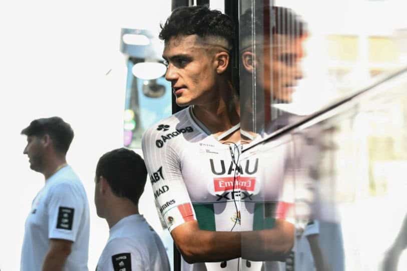 Isaac del Toro emociona a aficionados en Barcelona: presentación del Tour