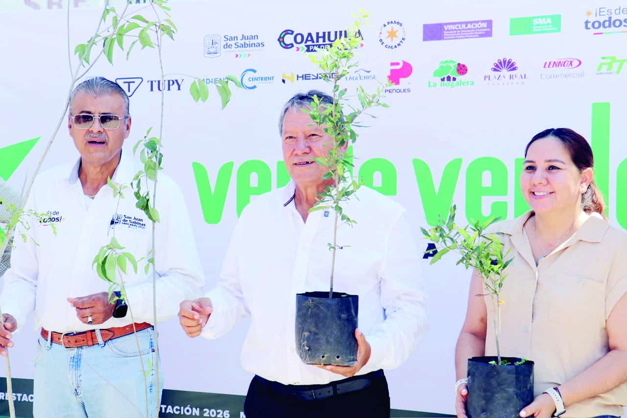 Óscar Ríos Ramírez entrega mil árboles en San Juan de Sabinas
