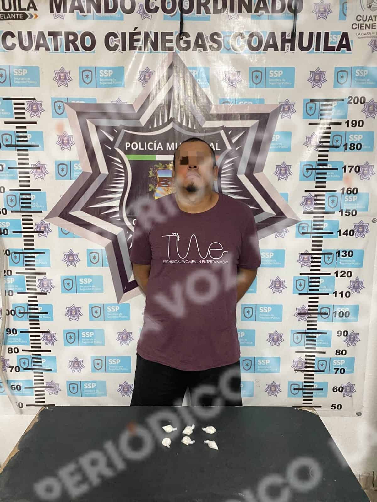 Aseguran dos kilos de cristal y coca&iacute;na durante cateo en Cuatro Ci&eacute;negas; hay un detenido