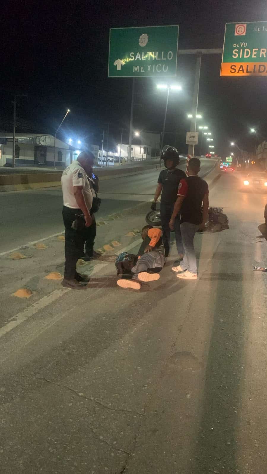 Accidente de motociclista en Monclova: Jos&eacute; &Aacute;ngel Ch&aacute;vez resulta herido