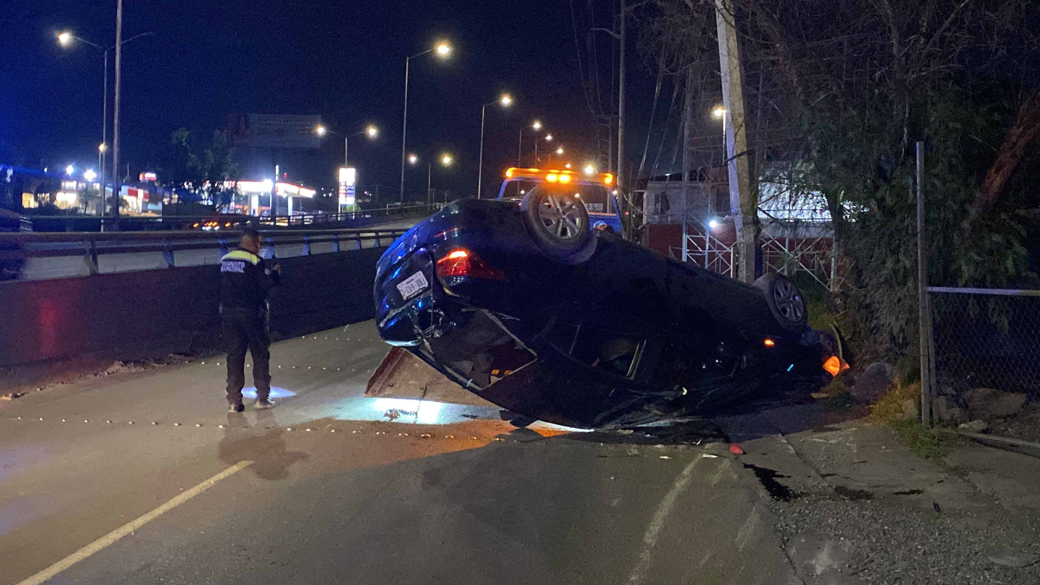 Provoca velocidad dos volcaduras en Saltillo
