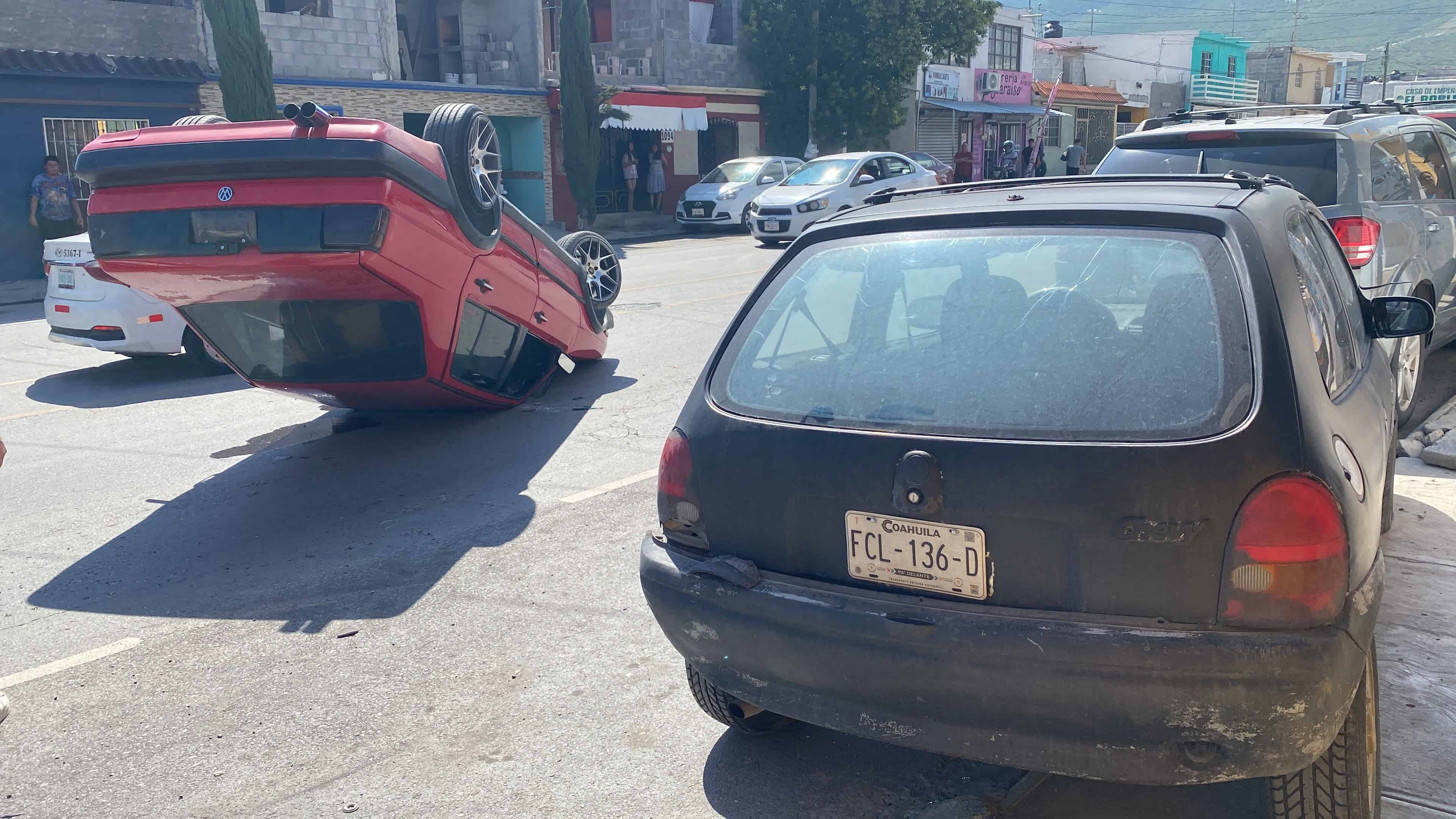 Provoca velocidad dos volcaduras en Saltillo