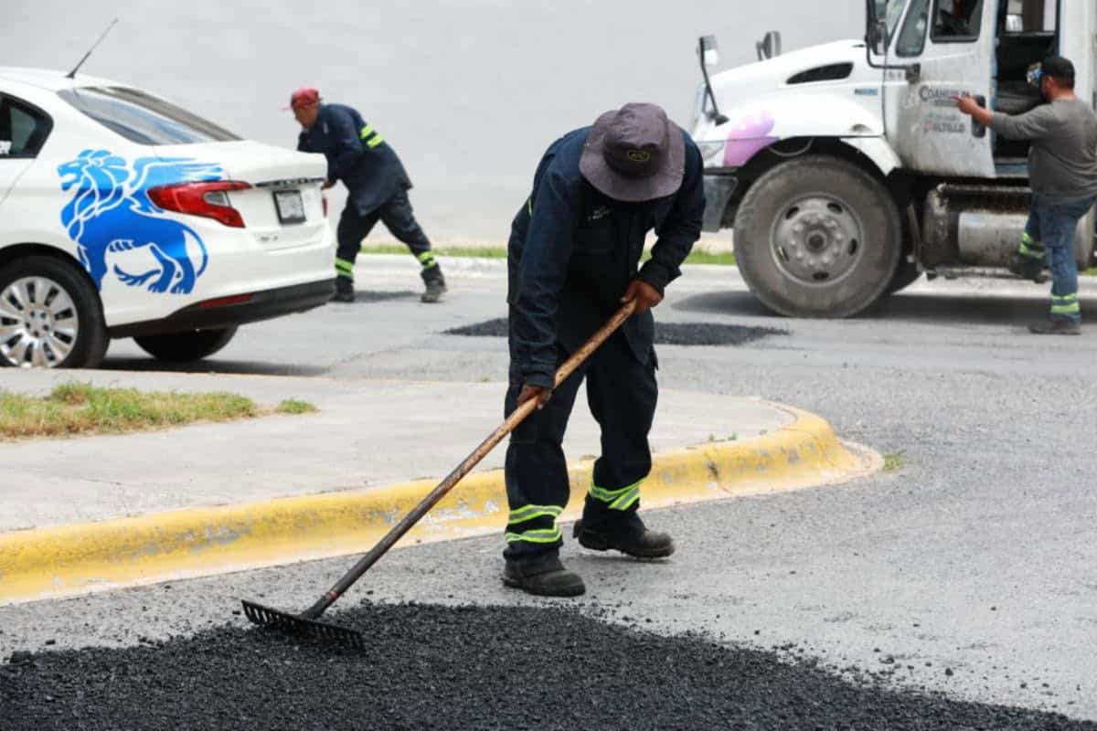 Reparan vialidades en toda la ciudad