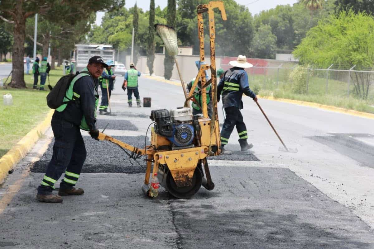Reparan vialidades en toda la ciudad