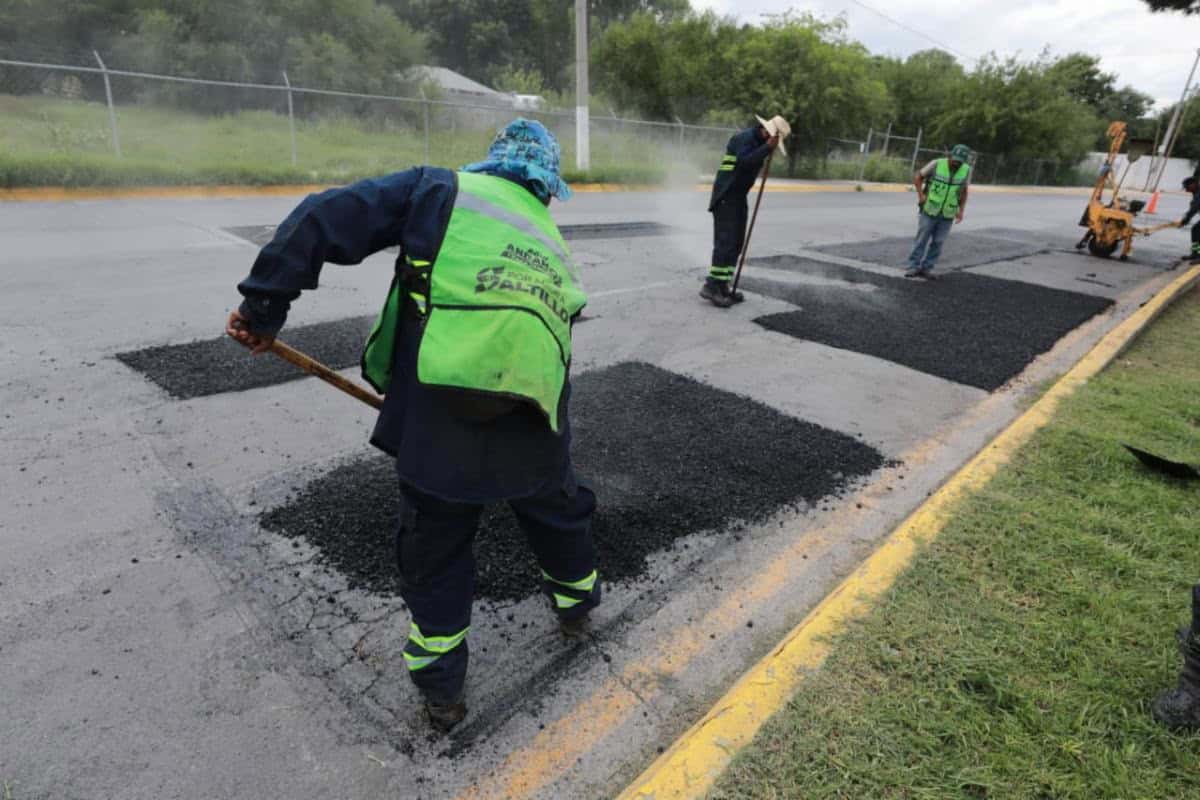 Reparan vialidades en toda la ciudad
