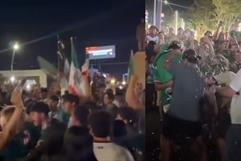 Aficionados se reúnen en la rotonda de Ciudad Acuña tras la eliminación de México Aficionados se reúnen en la rotonda de Ciudad Acuña tras la eliminación de México
