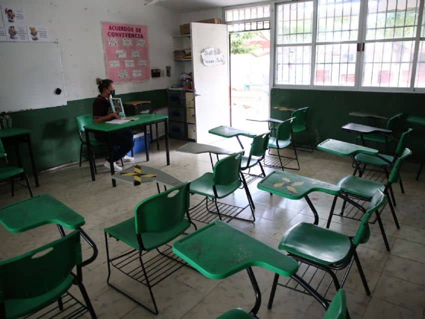 Hugo Lozano garantiza acceso a educaci&oacute;n b&aacute;sica en Coahuila