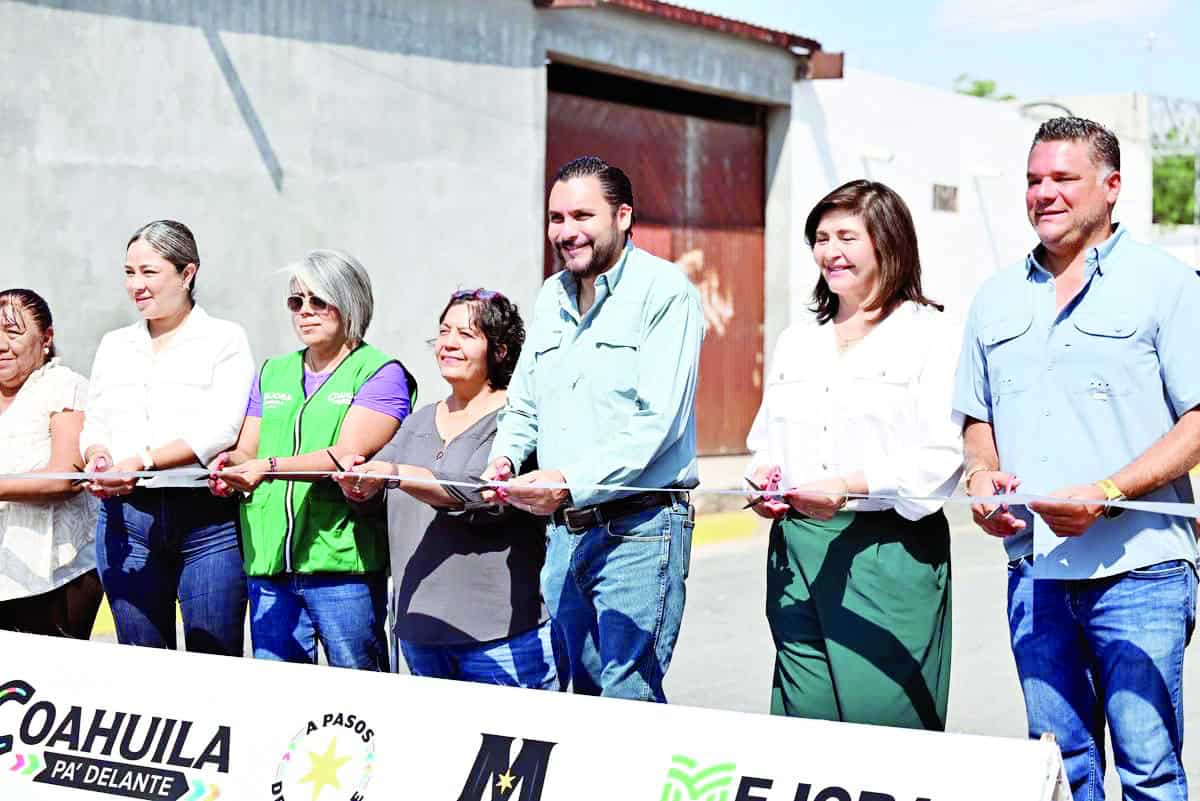Carlos Villarreal entrega obras de infraestructura en Monclova