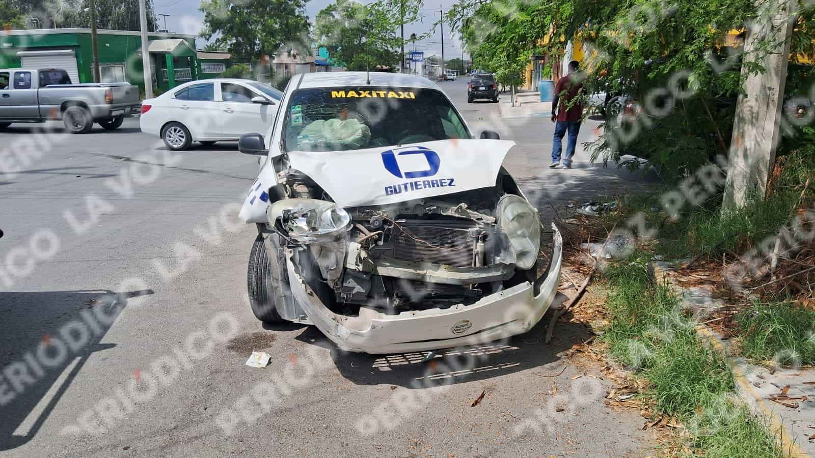 Accidente de taxi deja una mujer lesionada en Frontera