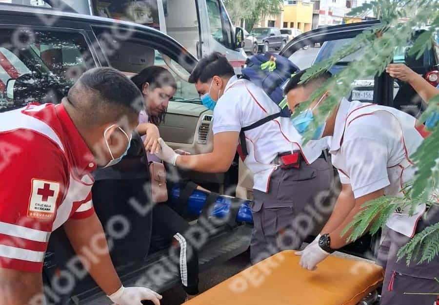 Accidente de taxi deja una mujer lesionada en Frontera