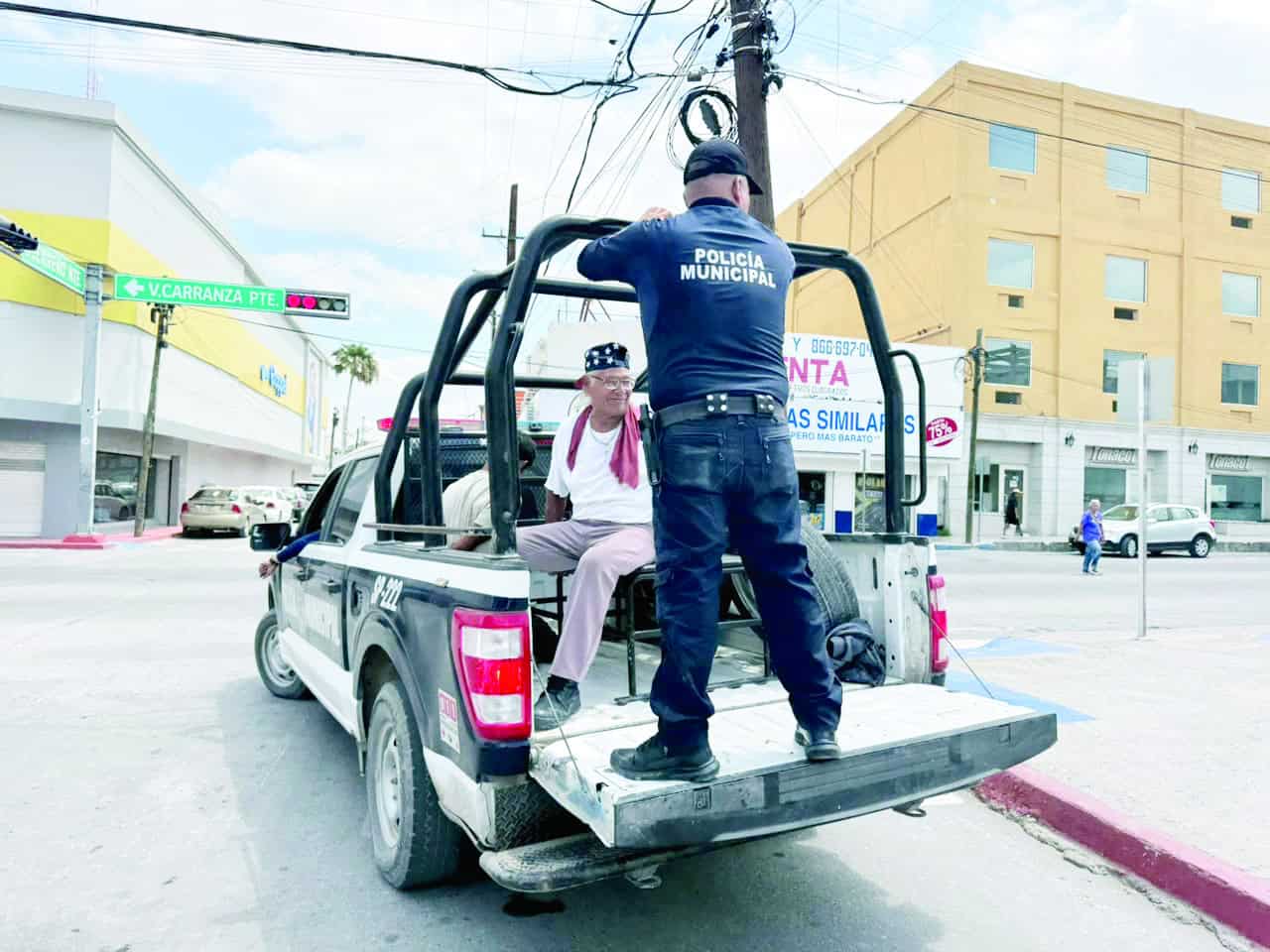 Detienen a bolero por agredir a mujer