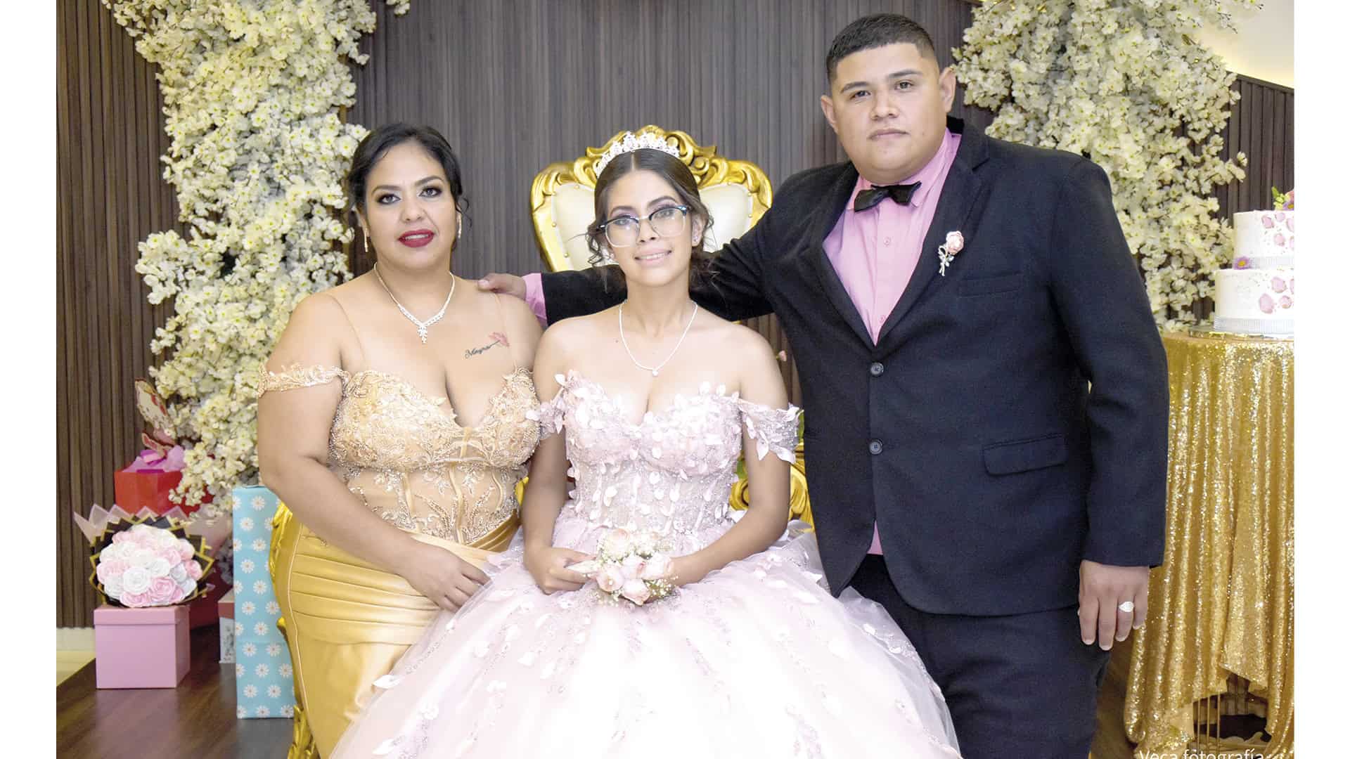 Emotiva ceremonia de XV a&ntilde;os de Anyi Mart&iacute;nez