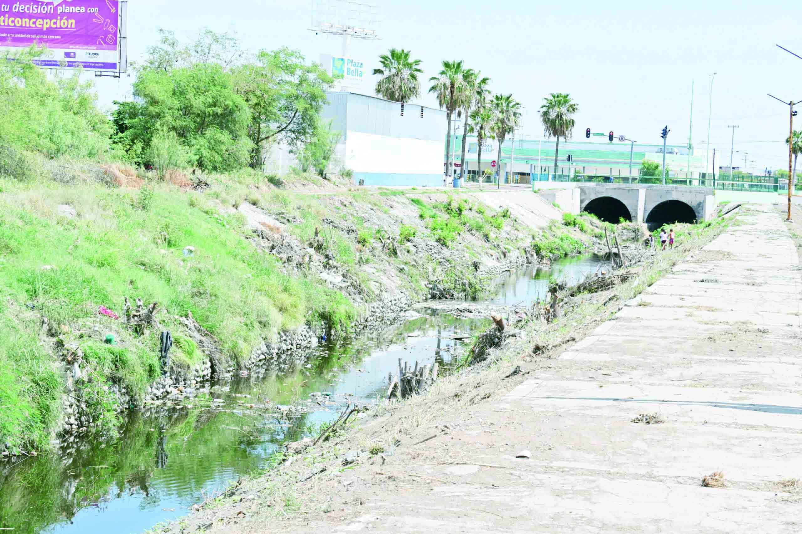 Gobierno Municipal de Frontera intensifica labores de limpieza en el arroyo